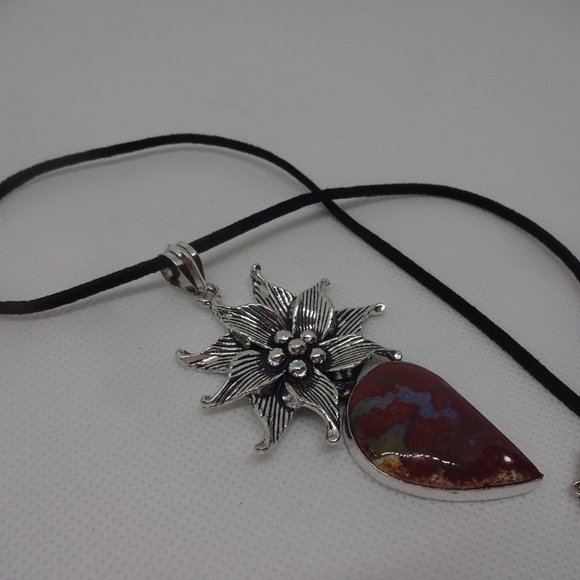 Gorgeous "RED MOSS AGATE" Handmade Flower Sterling Pendant on a Black Leather - Picture 1 of 3